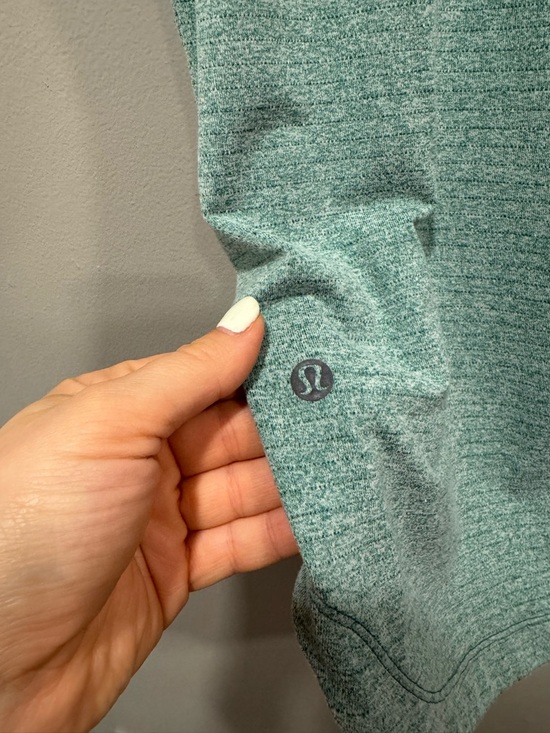 Lululemon License To Train Short Sleeve Shirt in Green Size Medium - Picture 3 of 5